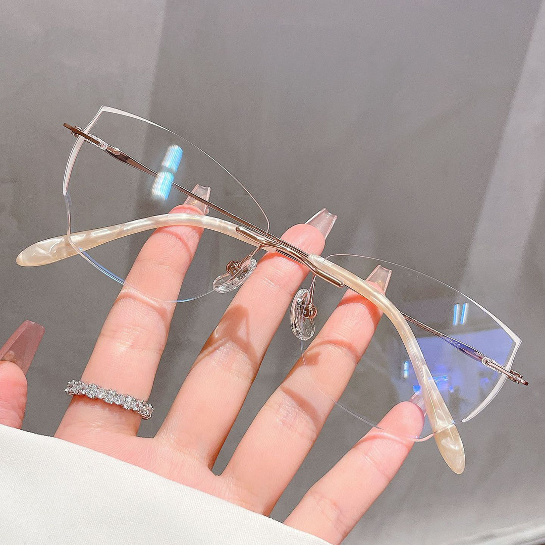 Women’s Cat-Eye Rimless Glasses Titanium Temple VK2426