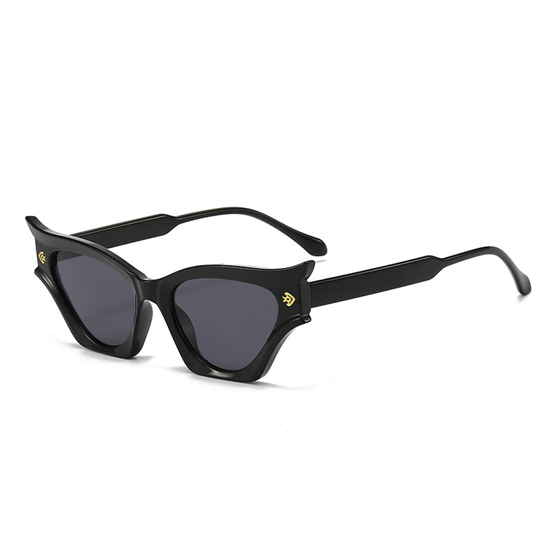 Bold Spiked Cat-Eye Statement Sunglasses VK2444